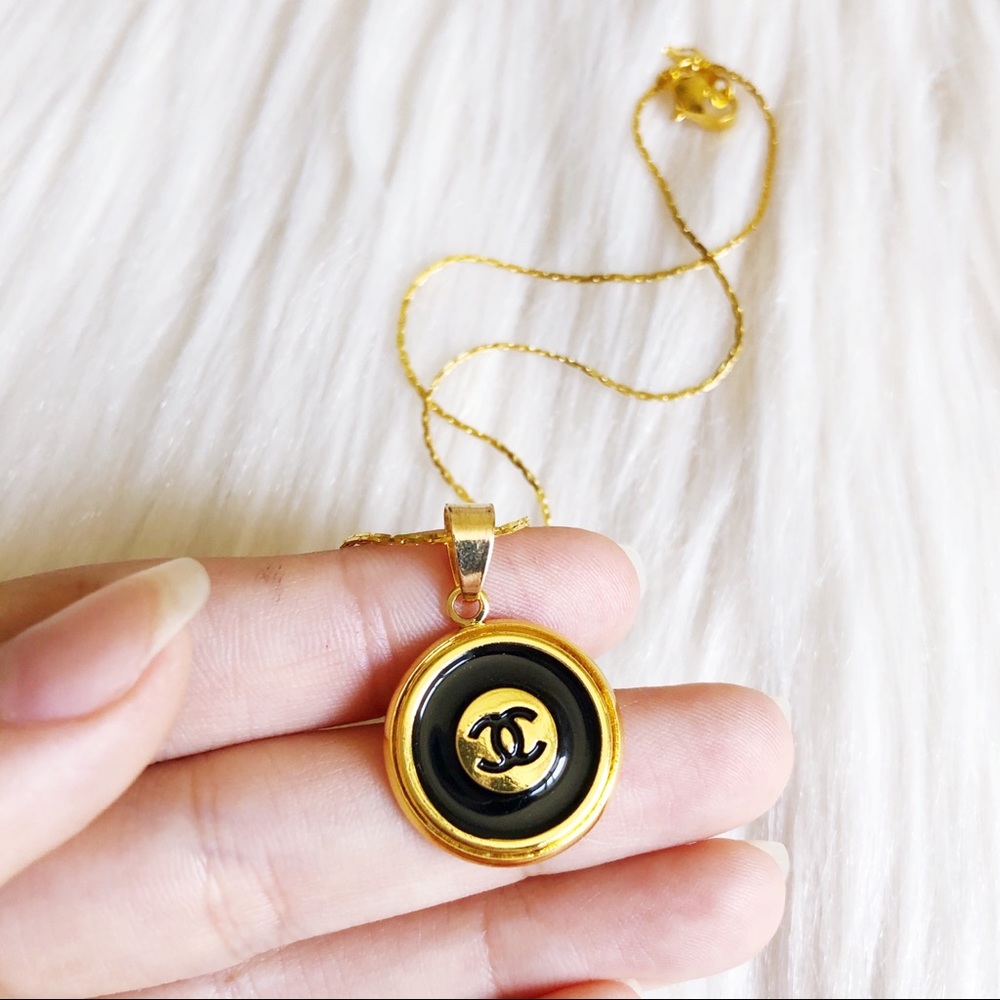 Chanel Necklace - Picture 4 of 11